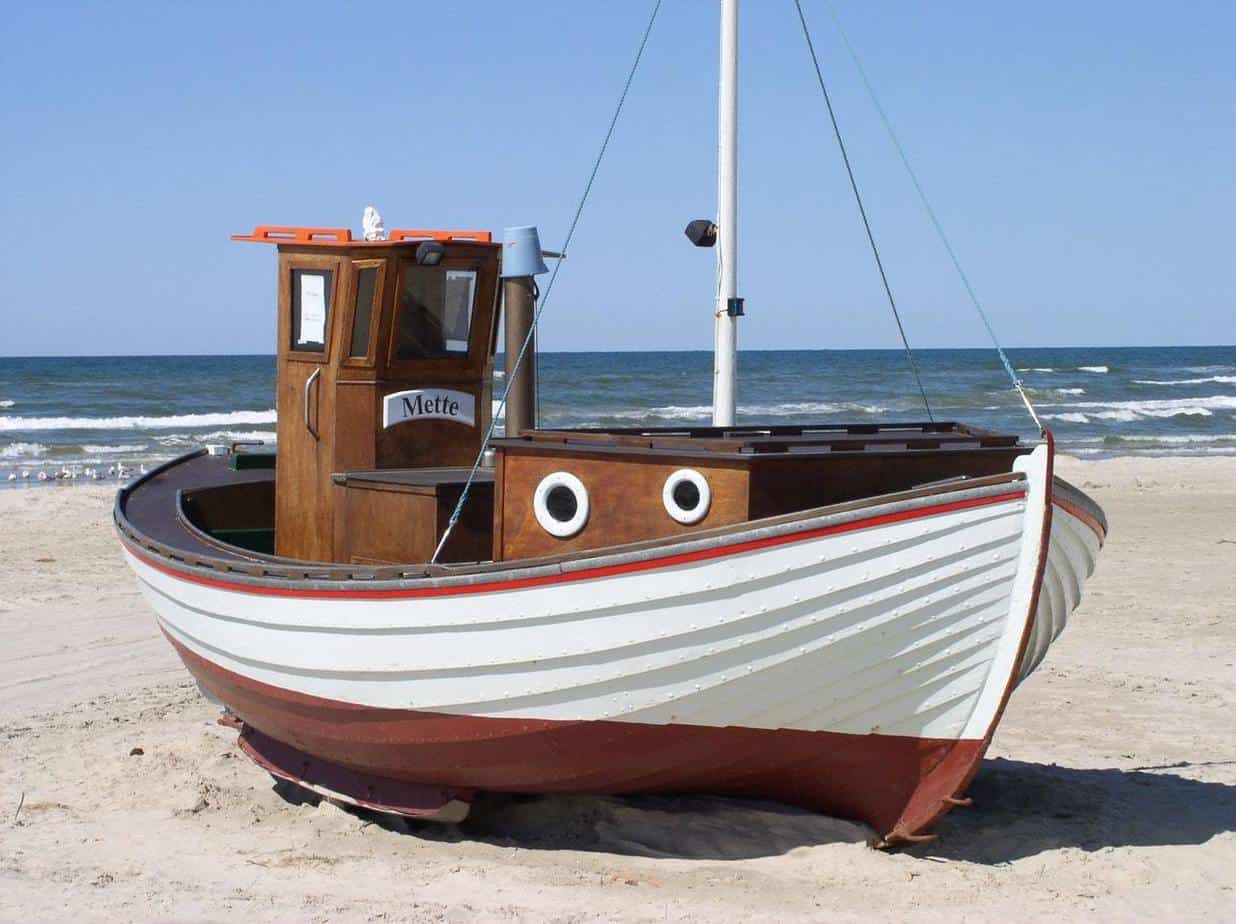 Learn How to Wax a Boat Properly: Complete Process