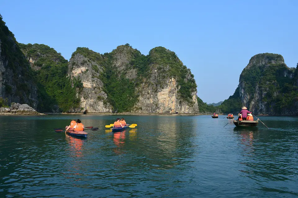 Can You Wax Bottom of Kayak?