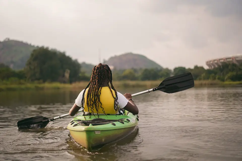 What Size Waves Can a Kayak Handle?