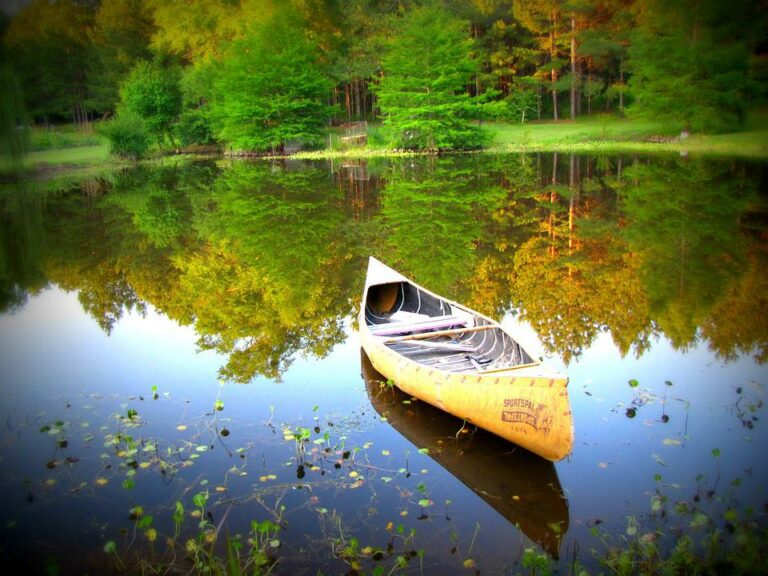 Where Should The Heavier Person Sit In An Inflatable Kayak?